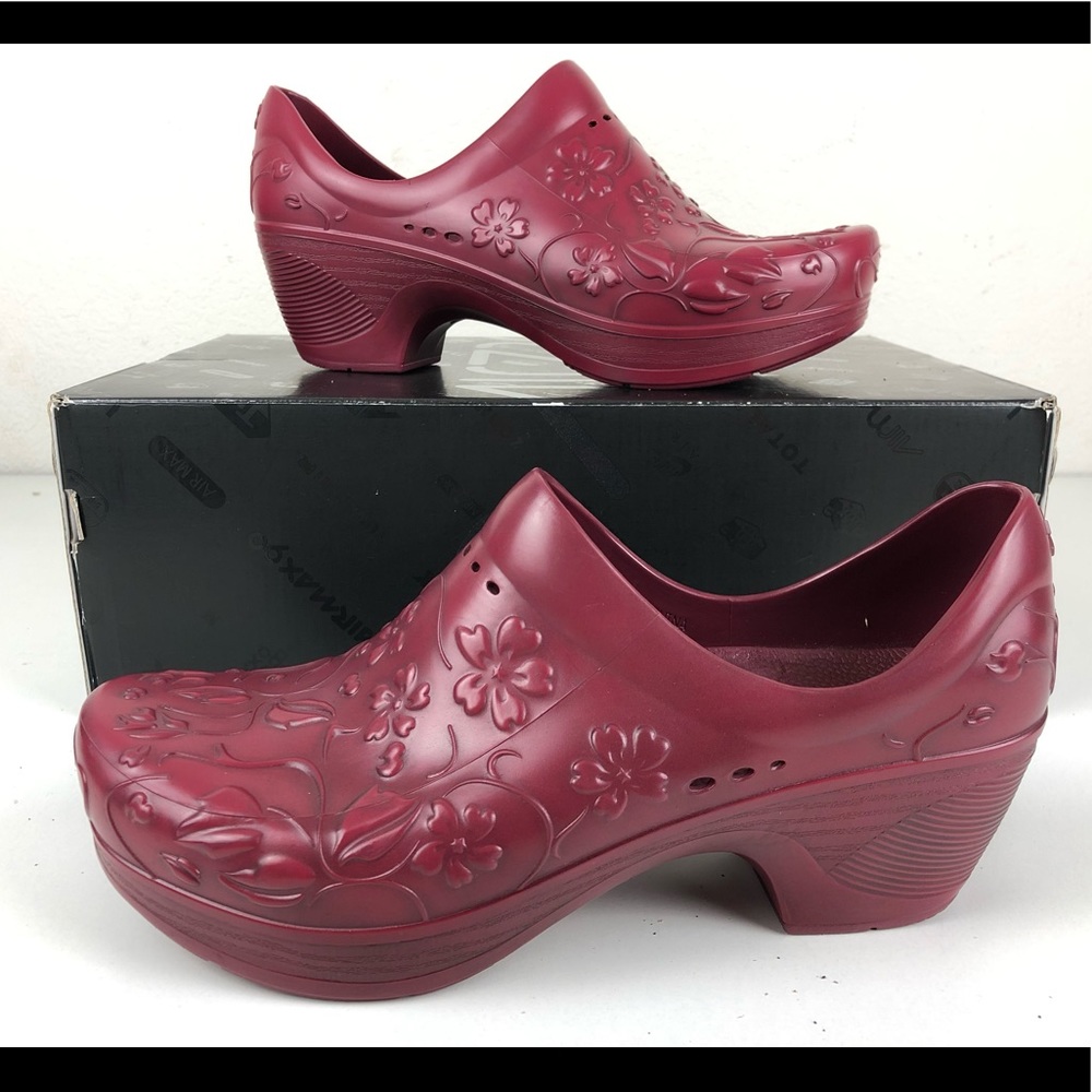 Dansko Pixie Womens 39 Maroon Floral Embossed